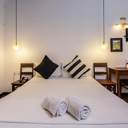 เดอะ แมเรียน บูทิก ลอดจิ้ง เฮาส์ Hotel กูชิง ภายนอก รูปภาพ