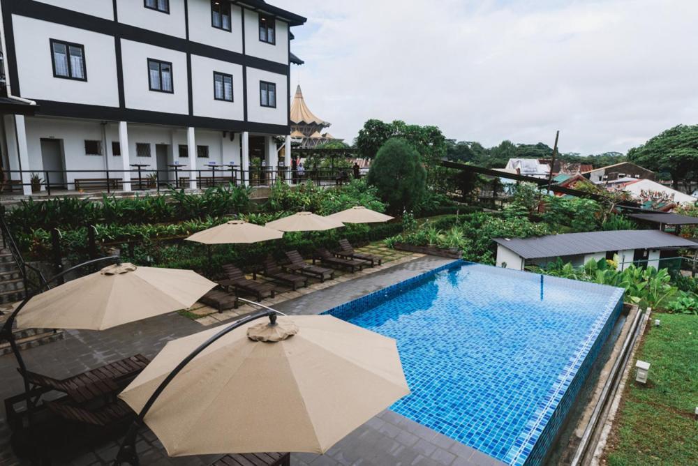 เดอะ แมเรียน บูทิก ลอดจิ้ง เฮาส์ Hotel กูชิง ภายนอก รูปภาพ